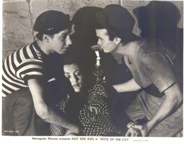 Scena del film "Boys of the City" - regia Joseph H. Lewis - 1940 - attori Leo Gorcey e da Bobby Jordan