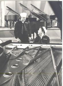 Scena del film "Due marinai e una ragazza" - regia George Sidney - 1945 - attori Frank Sinatra e Gene Kelly