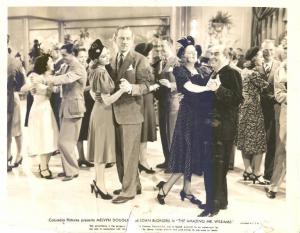Scena del film "Manette e fiori d'arancio" - regia Alexander Hall - 1939 - attori Melvyn Douglas e Joan Blondell