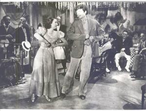 Scena del film "La canzone del fiume" - regia John Cromwell - 1936 - attori Barbara Stanwyck e Buddy Ebsen
