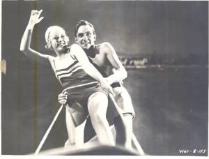 Scena del film "Bachelor's Affair" - regia Alfred Werker - 1932 - attori Arthur Pierson e Joan Marsh