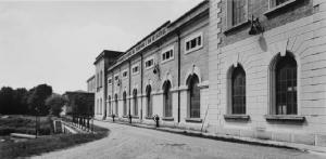Impianto idrovoro Travata - facciata dello stabilimento - insegna "Consorzio di bonifica del territorio a sud di Mantova"