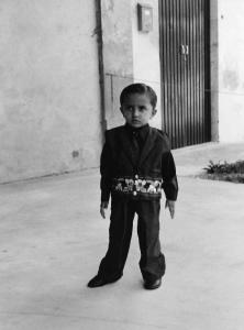 Bambino indiano vestito a festa