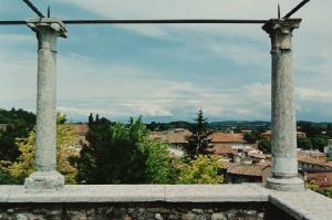 Volta Mantovana - Villa Cavriani - panorama dal belvedere - colonne