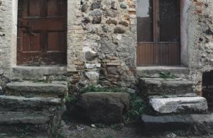 Case in pietra - scalini d'ingresso