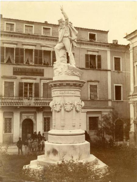 Carrara - Piazza Garibaldi - Monumento a Giuseppe Garibaldi - Carlo Nicoli / Risorgimento italiano