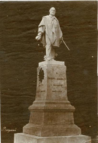 Crema - Piazza Giuseppe Garibaldi - Monumento a Giuseppe Garibaldi - Francesco Barzaghi / Risorgimento italiano