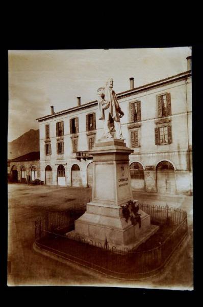 Lecco - Piazza Giuseppe Garibaldi - Monumento a Giuseppe Garibaldi - Francesco Confalonieri / Risorgimento italiano