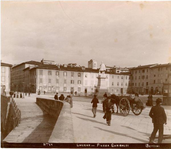 Livorno - Piazza Giuseppe Garibaldi - Monumento a Giuseppe Garibaldi - Augusto Rivalta / Risorgimento italiano