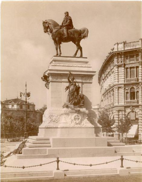 Milano - Largo Cairoli - Monumento a Giuseppe Garibaldi - Ettore Ximenes - Augusto Guidini / Risorgimento italiano