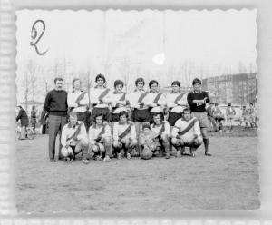 Ritratto di gruppo maschile - Squadra dei Dipendenti comunali - Mantova - Parco Te - Campi da calcio- Formazione della squadra