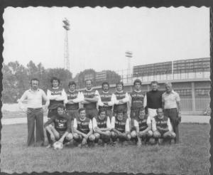 Ritratto di gruppo maschile - Squadra Colorificio S. Marco - Mantova - Parco Te - Campi da calcio - Formazione della squadra
