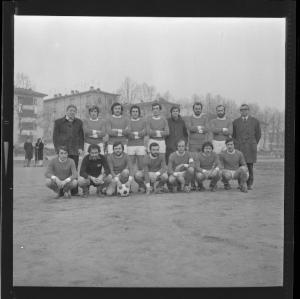 Ritratto di gruppo maschile - Squadra Ricambi Ruggeri - Mantova - Parco Te - Campi da calcio - Formazione della squadra