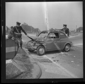 Strada Ostigliese - Incidente stradale - Fiat 500 - Rilievi della Polizia