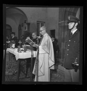 Ritratto di gruppo maschile - Vescovo Carlo Ferrari e cappellano militare Luigi Giglioli - Mantova - Caserma