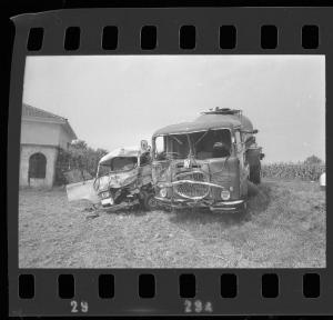 Incidente stradale mortale - Autocisterna Fiat 682 e furgone Mercedes Benz - Castiglione delle Stiviere - Strada Statale Goitese