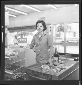 Ritratto femminile - Eva Salvaterra - Mantova - Viale Risorgimento 35A - Supermercato Coop - Concorso Commessa ideale 1976