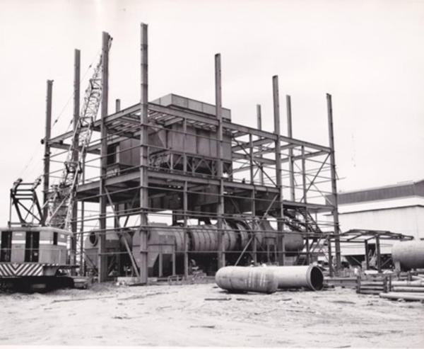 Innocenti - Impianto siderurgico dell'Orinoco - Impianti trattamento minerale - Fabbricato per l'essicamento del coke in montaggio