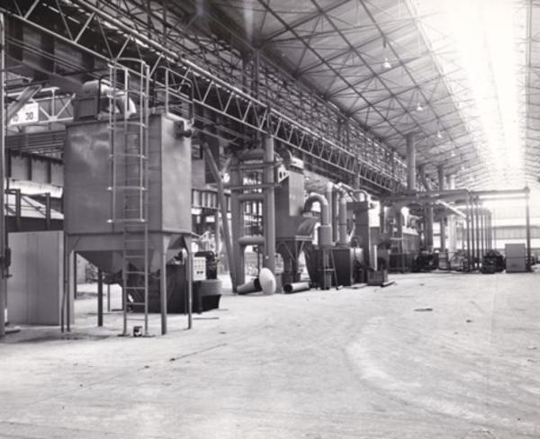 Innocenti - Impianto siderurgico dell'Orinoco - Fonderia - Sbaveria - Granigliatrici in montaggio