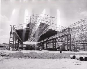 Innocenti - Impianto siderurgico dell'Orinoco - Il tubificio in costruzione: i capannoni trasversali I e II