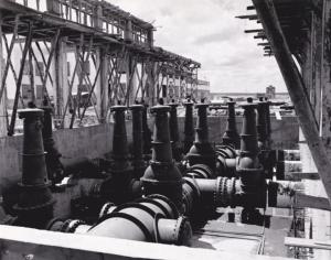 Innocenti - Impianto siderurgico dell'Orinoco - Acquedotto in costruzione: tubazioni per la distribuzione dell'acqua