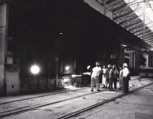 Innocenti - Impianto siderurgico dell'Orinoco - Interno dell'acciaieria - Forno Martin in funzione