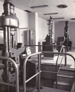 Innocenti - Impianto siderurgico dell'Orinoco - Laboratorio - Sala prove meccaniche