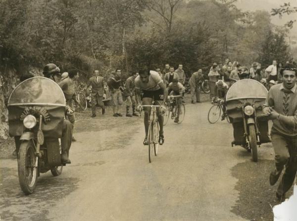 Ciclismo - Fausto Coppi - Giro di Lombardia 1957 - Sulla salita del Ghisallo