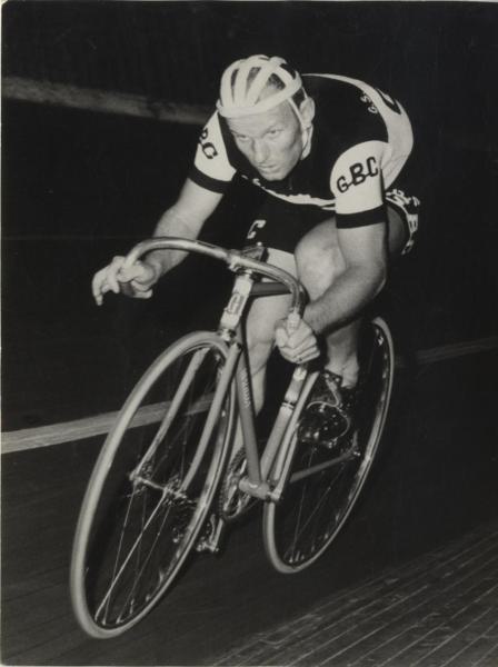 Ciclismo - Leandro Faggin - Milano - Velodromo Vigorelli - Campionati italiani di ciclismo su pista 1965 - Inseguimento individuale professionisti  - Il vincitore in azione