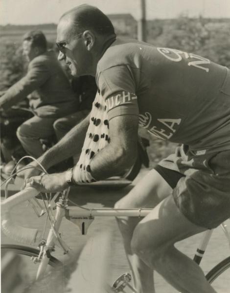 Ciclismo - Fiorenzo Magni - 39° Giro d'Italia - Tappa Livorno- Lucca - In allenamento con la fasciatura alla spalla