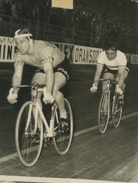 Ciclismo - Antonio Maspes - Milano - Velodromo Vigorelli - Campionati del mondo di ciclismo su pista 1962 - Velocità professionisti - In azione con Sante Gaiardoni