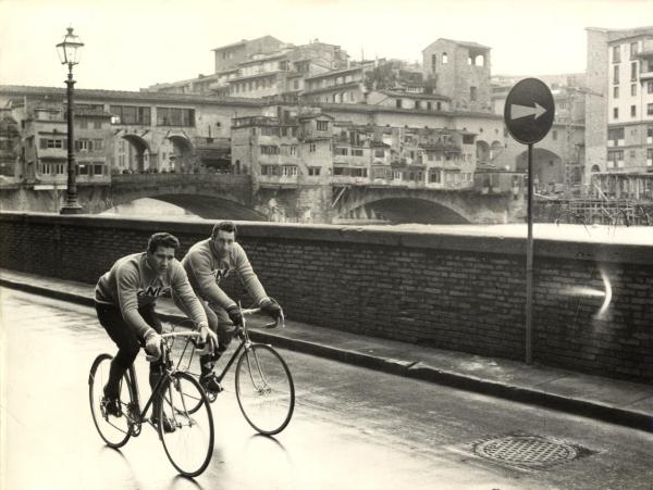Ciclismo - Gastone Nencini - Firenze - Lungarno - In allenamento con Pierluigi Ariani