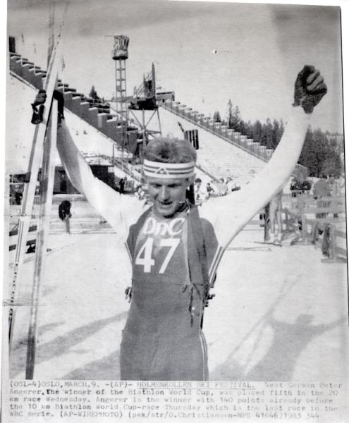Sport invernali - Biathlon maschile - Oslo (Norvegia) - Holmenkollen Ski Festival 1983 - Gara 20 km - Peter Angerer al traguardo