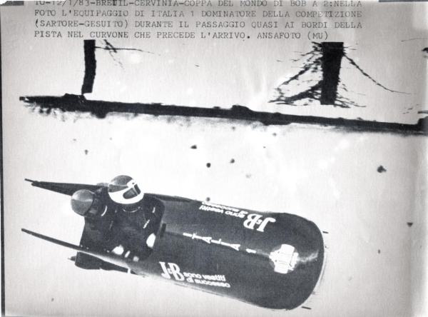Sport invernali - Bob a due maschile - Breuil-Cervinia - Coppa del mondo di bob 1983 - Gildo Sartore e Pasquale Gesuito in azione poco prima dell'arrivo vittorioso