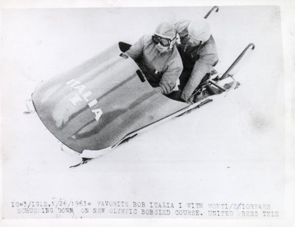 Sport invernali - Bob a due maschile - Igls (Austria) - Campionati mondiali di bob 1963 - Eugenio Monti e Sergio Siorpaes in azione