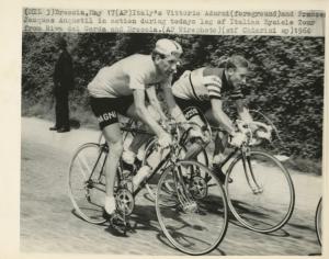 Ciclismo - Vittorio Adorni - 47° Giro d'Italia - Tappa Riva del Garda-Brescia - In azione a fianco di Jacques Anquetil