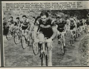 Ciclismo - Vittorio Adorni - 50° Giro d'Italia - Tappa Catania-Etna - In azione con Italo Zilioli, Josè Perez Frances, Aurelio Gonzales, Gianni Motta e Jacques Anquetil