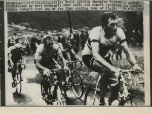Ciclismo - Vittorio Adorni - 52° Giro d'Italia - Tappa Folgarida-Milano - In azione seguito da Rudi Altig