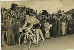 Ciclismo - Pierino Baffi - 39° Giro d'Italia - Tappa Milano-Alessandria - Arrivo del vincitore