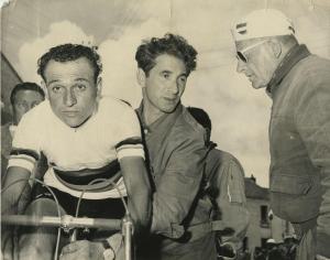 Ciclismo - Ercole Baldini - 46° Tour de France - Tappa Seure-Digione - Cronometro individuale - Sulla linea di partenza con Alfredo Binda e un collaboratore