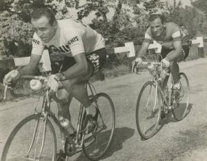 Ciclismo - Ercole Baldini - Giro dell'Emilia 1959 - In azione con Diego Ronchini