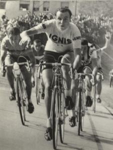 Ciclismo - Ercole Baldini - Giro dell'Emilia 1959 - Arrivo in volata del vincitore