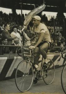Ciclismo - Ercole Baldini - Parigi (Francia) - Grand Prix des Nations 1960 - Giro d'onore per il vincitore