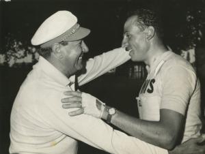 Ciclismo - Ercole Baldini - Corsa Milano-Mantova 1961- L'allenatore Giovanni  Proietti si congratula con il vincitore
