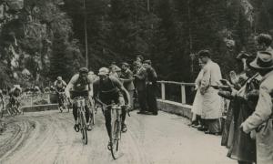 Ciclismo - Gino Bartali - 35° Tour de France - Tappa Aix-Les-Bains- Losanna (Svizzera) - Con Raphael Geminiani sul Passo di Forclaz