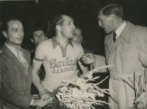 Ciclismo - Gino Bartali - Vienna - Criterium 1949 - Il vincitore all'arrivo