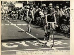 Ciclismo - Franco Bitossi - 49° Giro d'Italia - Tappa Brescia- Bezzecca - Il vincitore taglia il traguardo