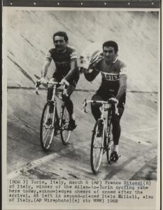 Ciclismo - Franco Bitossi - Corsa Milano-Torino1968 - Giro d'onore per il vincitore insieme a Italo Zilioli
