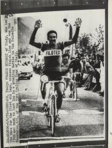 Ciclismo - Franco Bitossi - 53° Giro d'Italia - Tappa Rocca Pietore-Dobbiaco - Il vincitore taglia il traguardo