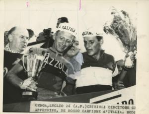 Ciclismo - Franco Cribiori - Pontedecimo - Giro dell'Appennino 1964 -  Il vincitore sul podio con Guido De Rosso